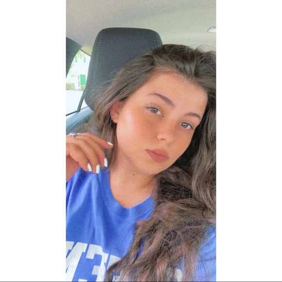 Ashley Stogner 💋 - Picture 2 of 9